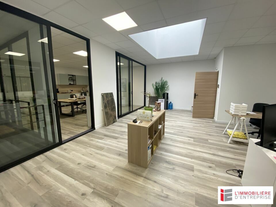 VENTE – CELLULE D'ACTIVITÉ / SHOWROOM / BUREAUX – 565 m² – BRUZ