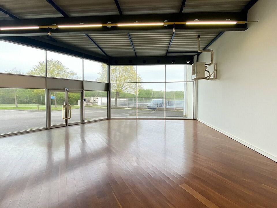 Location local commercial 600 m² non divisibles