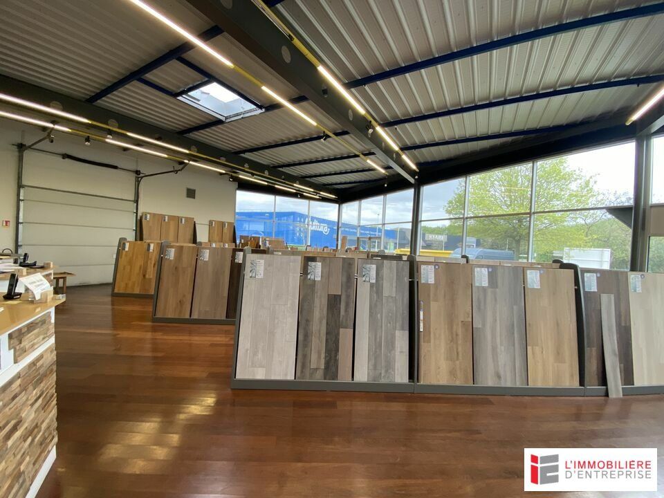 LOCATION – CELLULE COMMERCIALE / ENTREPÔT / BUREAUX – 600 m² – CHANTEPIE