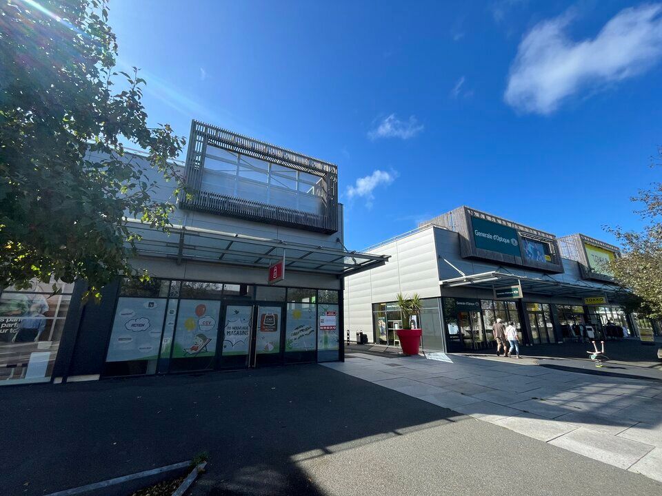 Location local commercial 200 m² non divisibles