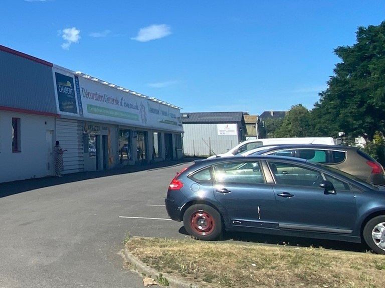 A LOUER UN LOCAL D'ACTIVITE DE 800M² DANS ZI ST MALO