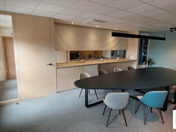  À VENDRE - BUREAUX  MODULABLES / PÔLE MÉDICAL – LA RICHARDAIS 151 m²