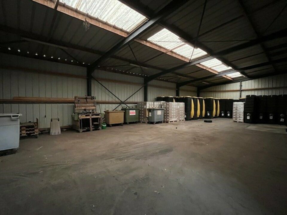 Location local d''activites 2100 m² non divisibles