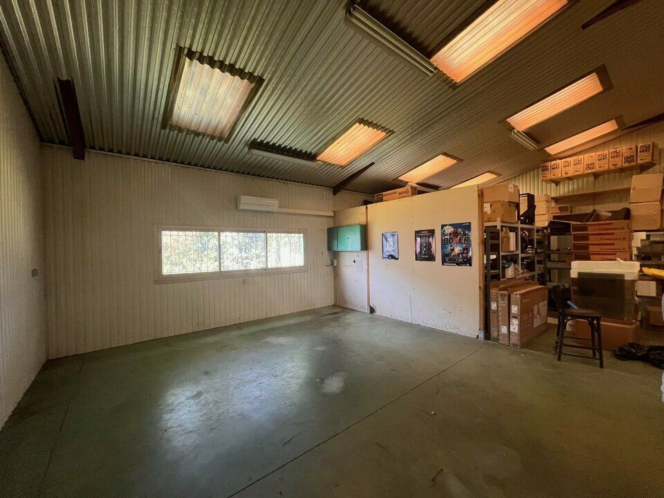 Location local d''activites 240 m² non divisibles