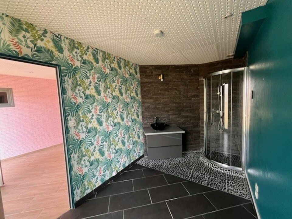 A LOUER - LOCAL COMMERCIAL - SAINT AVE