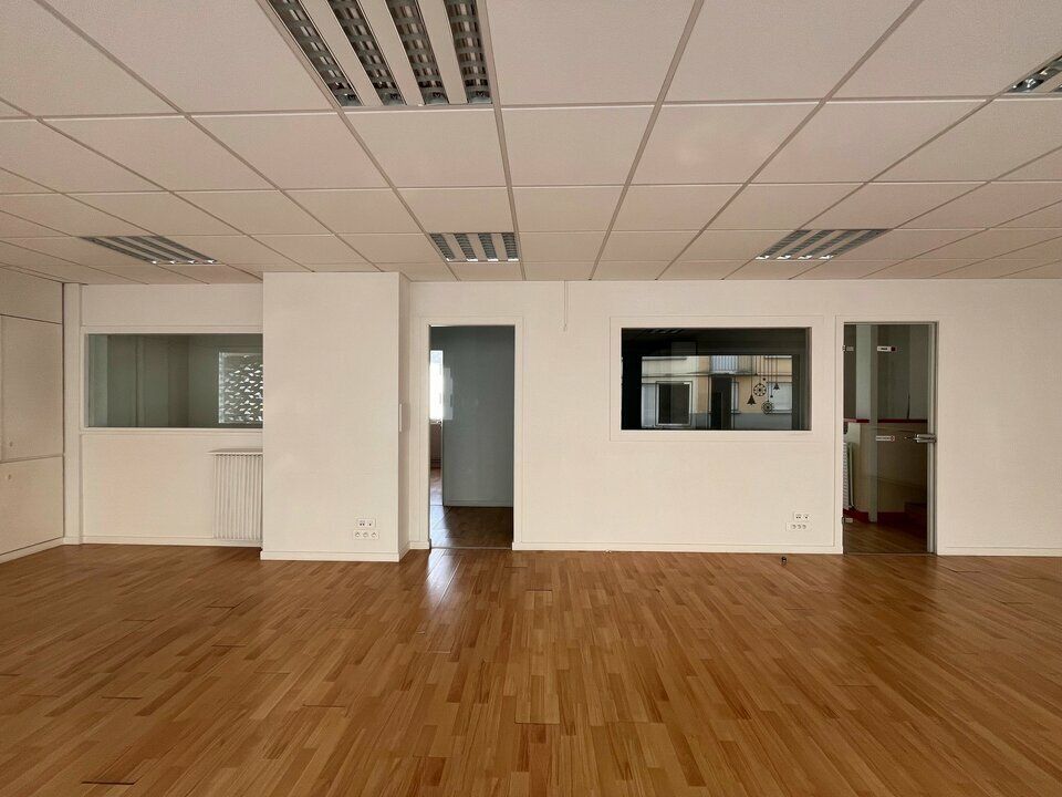 Location local commercial 97 m² non divisibles