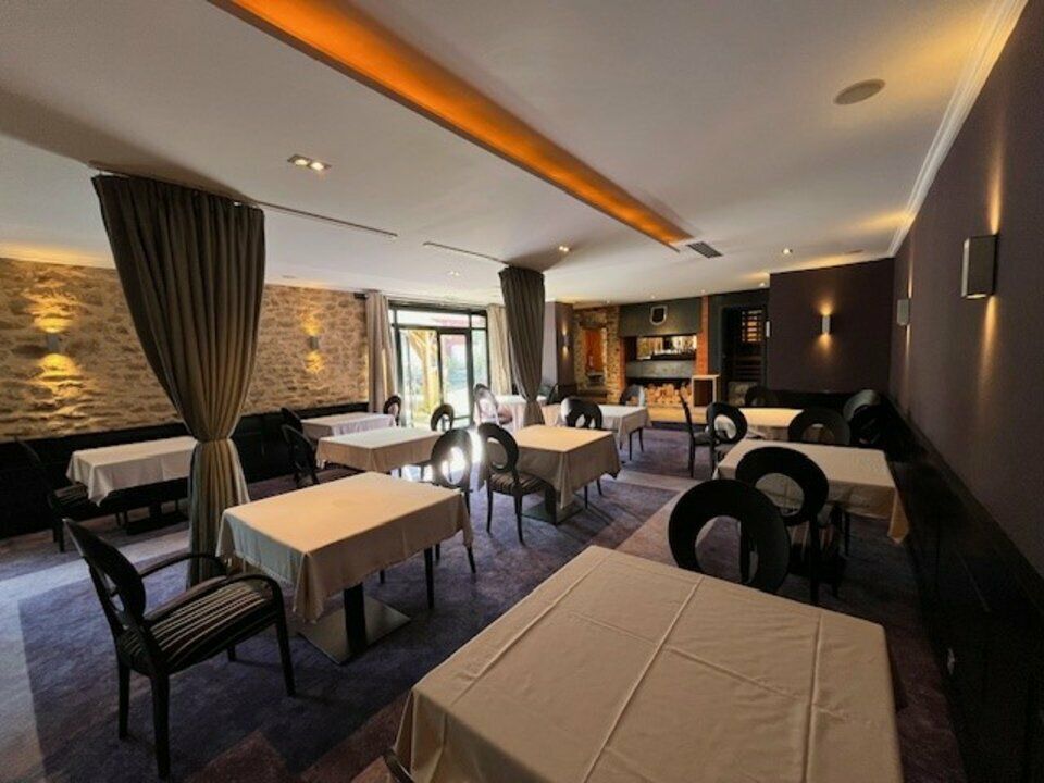 Location local commercial 375 m² non divisibles