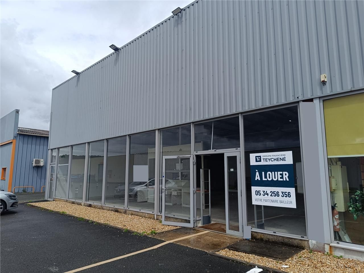 Location local commercial 750 m² à Marsac-sur-l''Isle