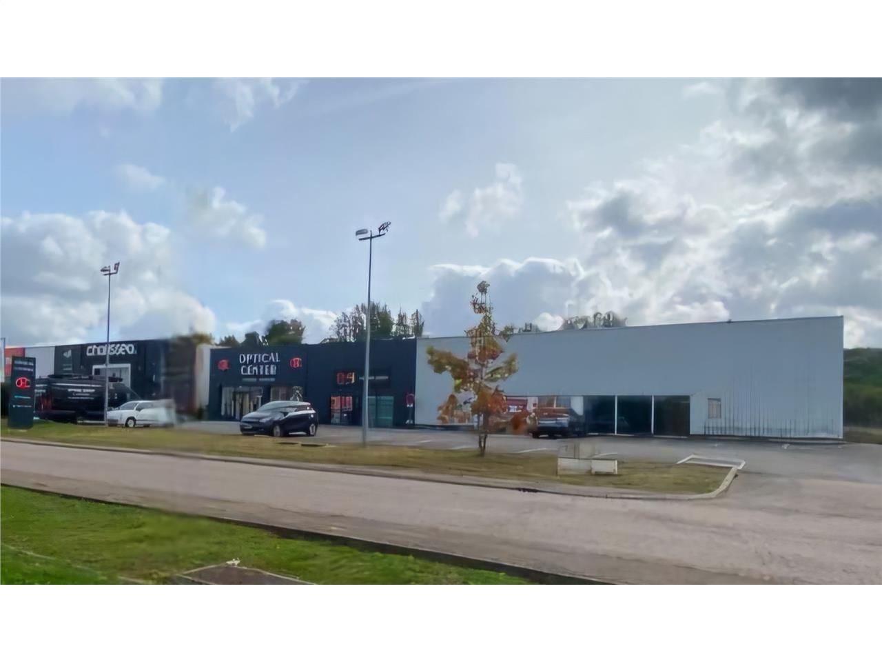 Location local commercial 600 m² à Conflans-en-Jarnisy