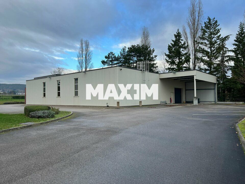 Locaux d'activités récents offrant une belle surface et une belle visibilité