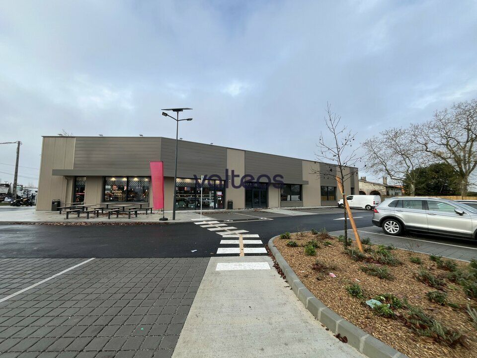 Location local d''activites 648 m² divisibles à partir de 300 m²