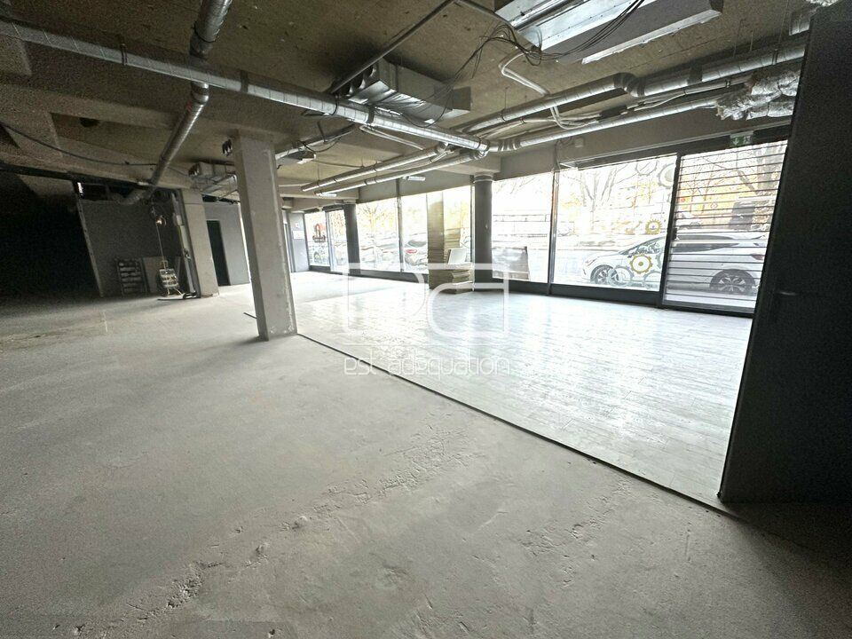 Location local commercial 399 m² non divisibles