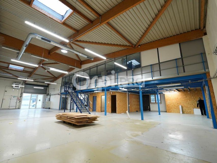 Location local d''activites 583 m² non divisibles