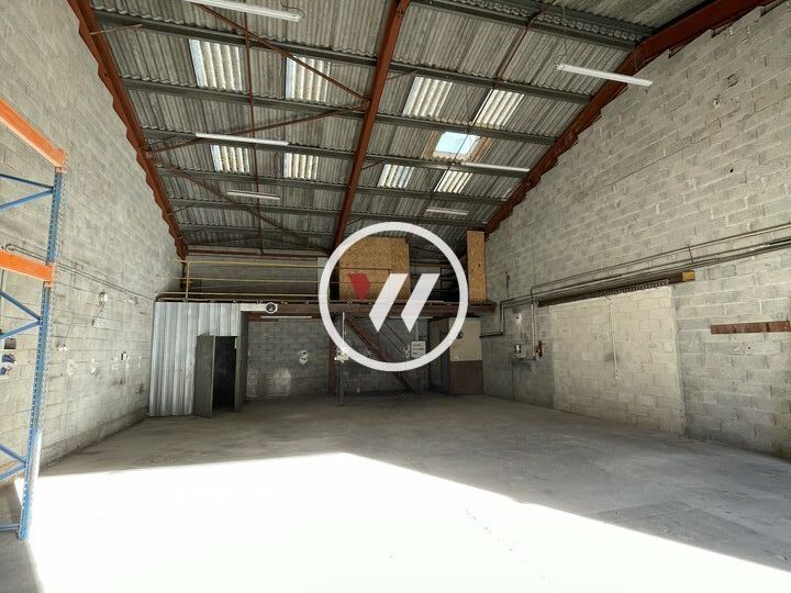 Location entrepot 200 m² non divisibles