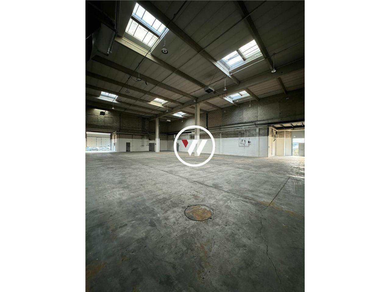 Location local d''activites 1057 m² non divisibles