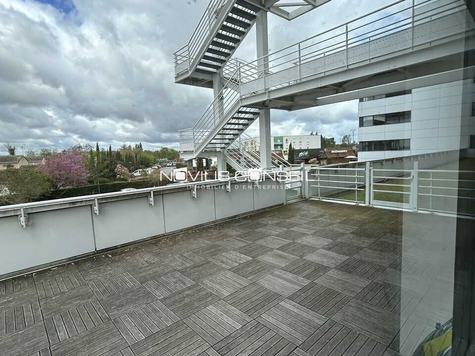 Bureau à vendre - 1337 m²