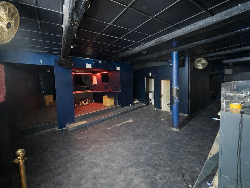 LOCATION CENTRE VIEUX-NICE AVEC DROIT D'ENTREE 