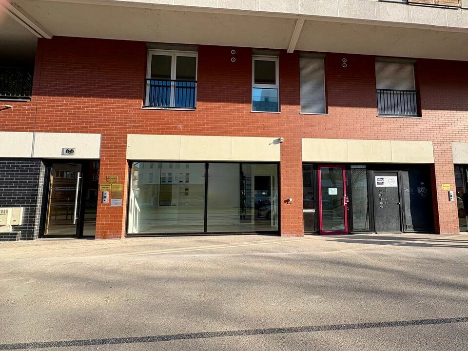 Location local commercial 114 m² non divisibles