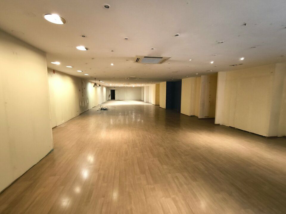 Location local commercial 330 m² non divisibles