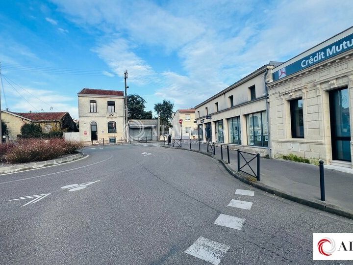  A LOUER - LOCAL COMMERCIAL - 168 M²