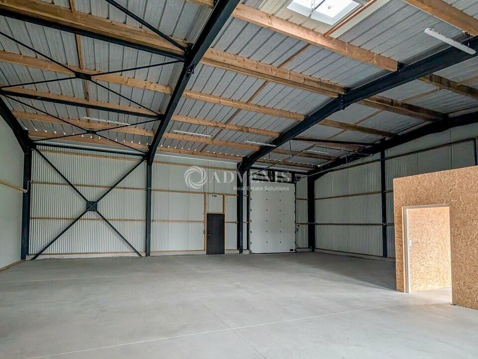 Location local d''activites 200 m² non divisibles