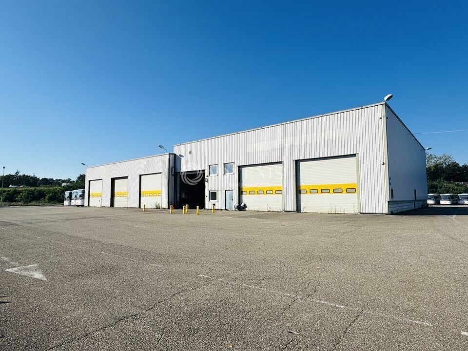 Location local d''activites 1720 m² non divisibles