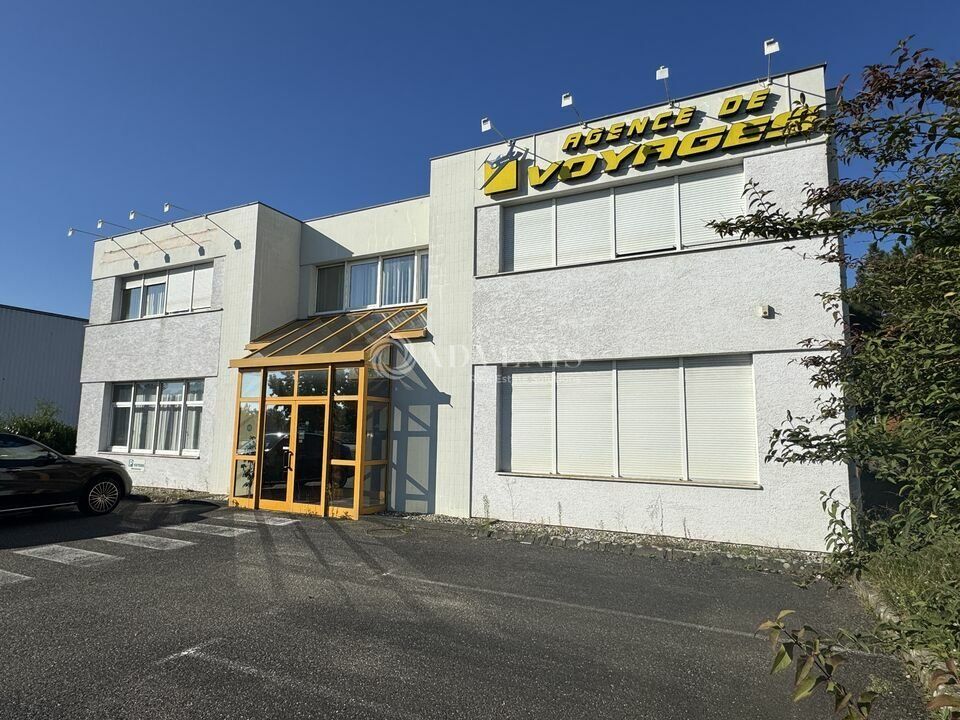 Bâtiment avec zone de stockage extérieure à louer - Brumath