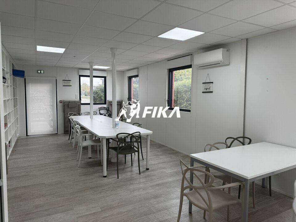 A VENDRE LOCAL D'ACTIVITÉ 2438 m² - (81600) GAILLAC