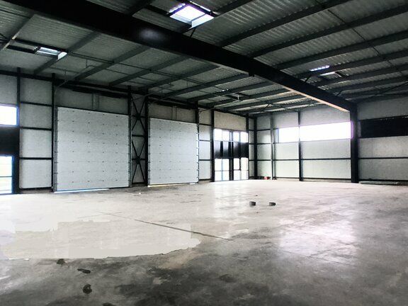 Location local d''activites 572 m² divisibles à partir de 286 m²