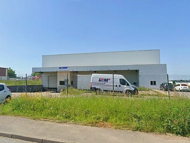 Location local d''activites 1700 m² non divisibles