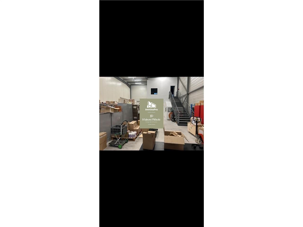 Location local d''activités 242 m² à La Penne-sur-Huveaune