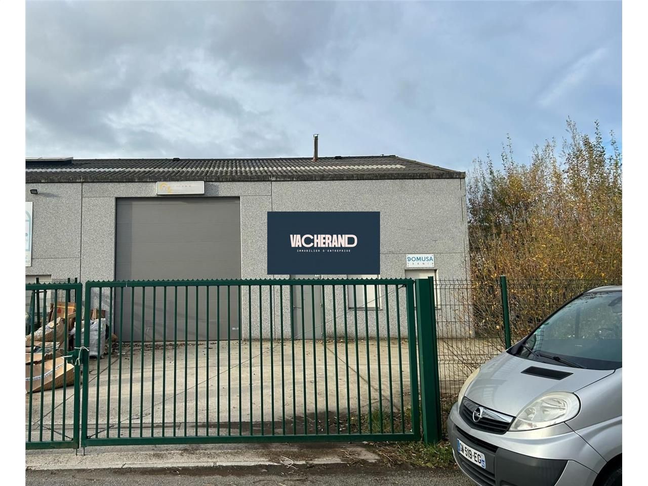 Location local d''activités 175 m² à Saint-Venant