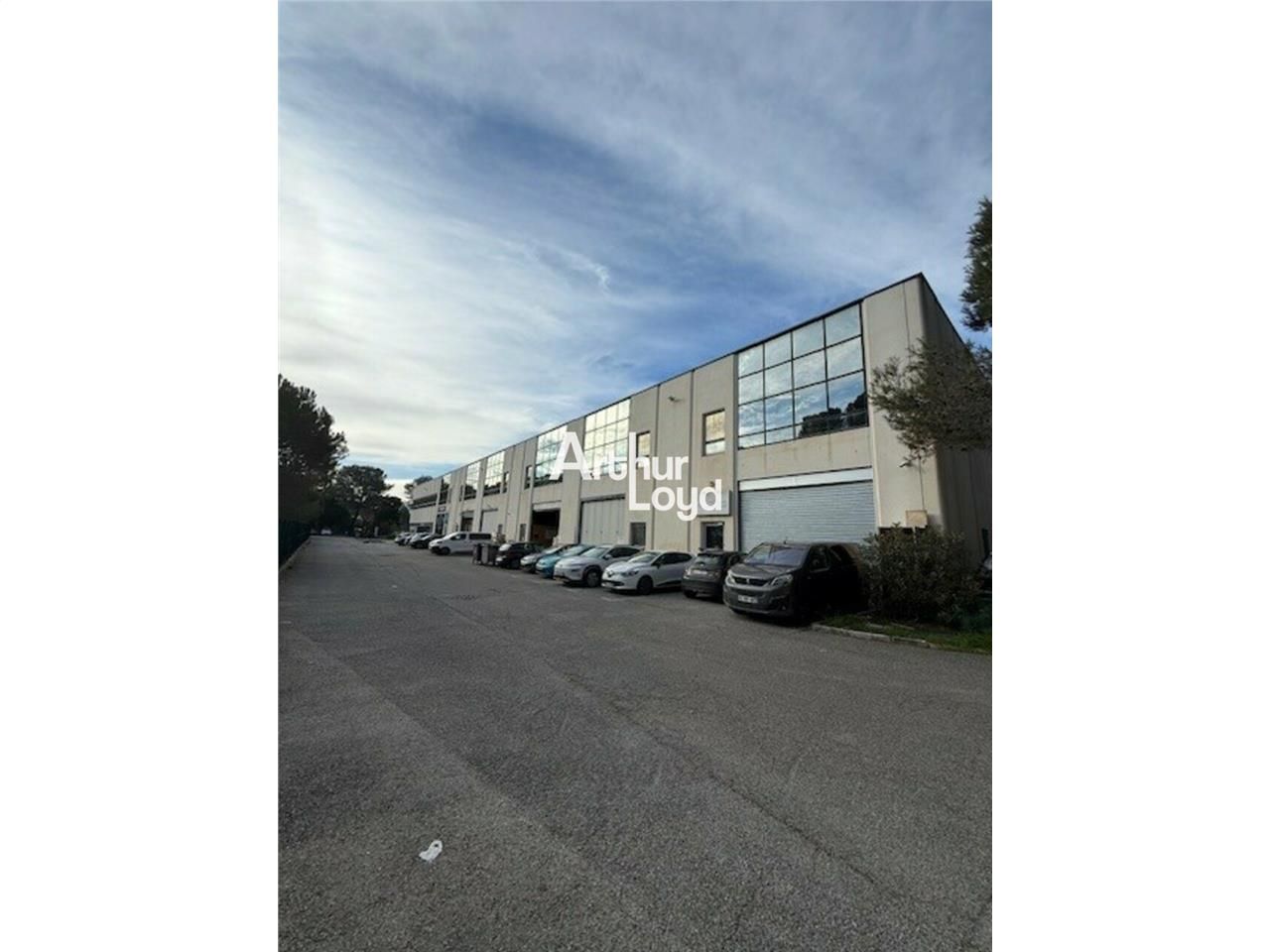 Location local d''activites 2600 m² non divisibles