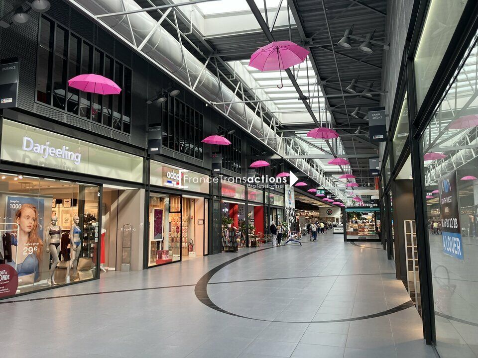 Location local commercial 98 m² divisibles à partir de 98 m²