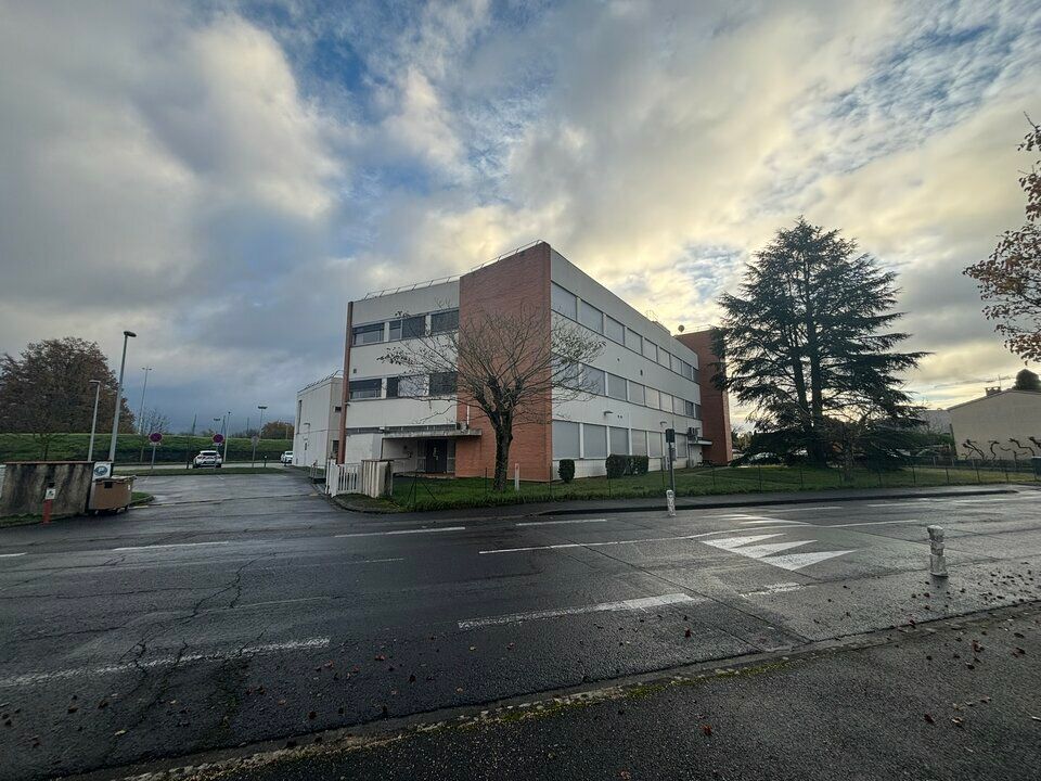 Bureau à vendre - 1827 m²