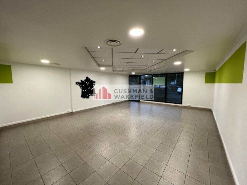 NIMES - LOCAL COMMERCIAL A LOUER