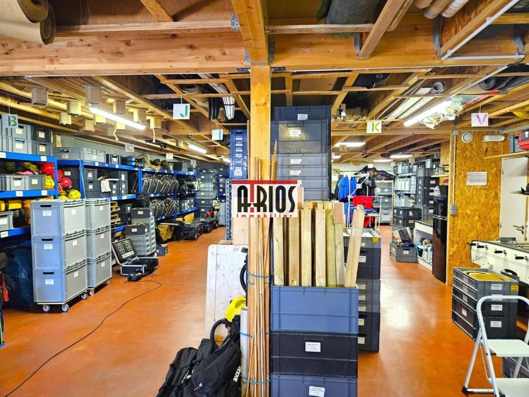 Location entrepôts 278 m² non divisibles