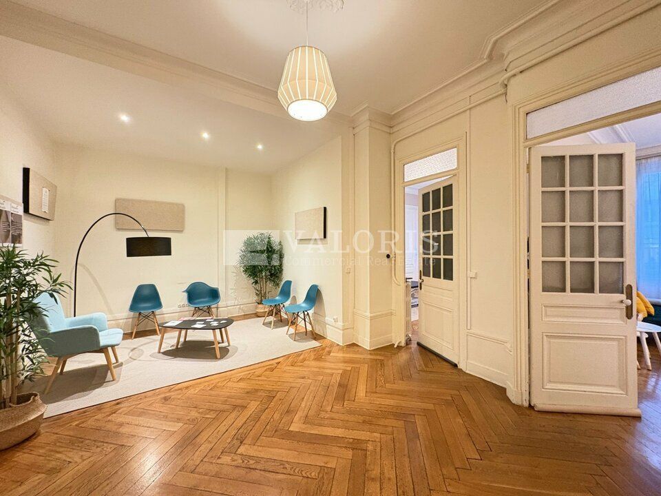 Location local professionnel 102.51 m² non divisibles