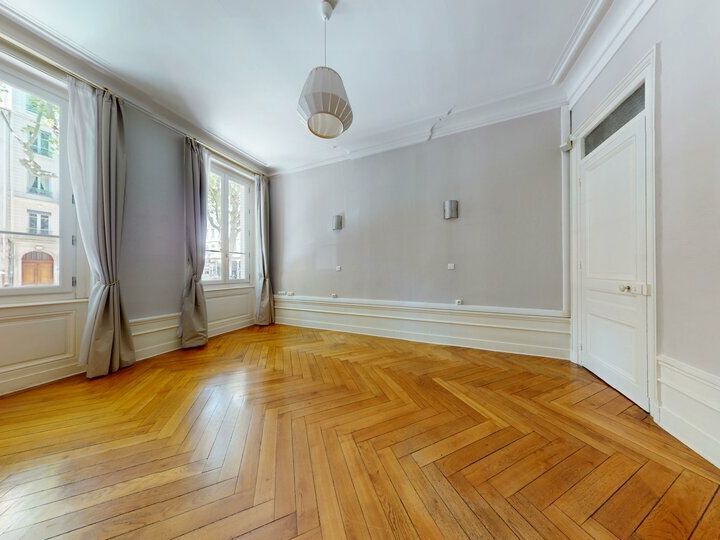 254 €/ m²/an pour ce local professionnel en location à Lyon 6