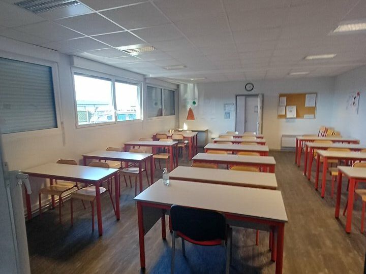 ZA située au sud de Caen au bord du boulevard périphérique.