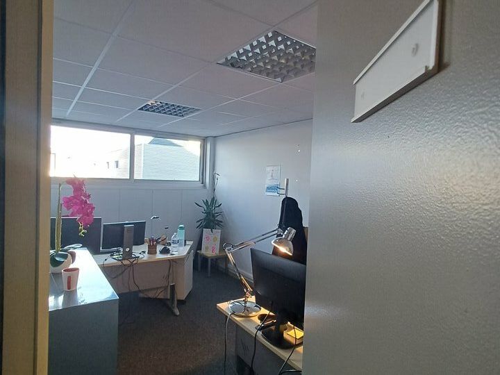 ZA située au sud de Caen au bord du boulevard périphérique.