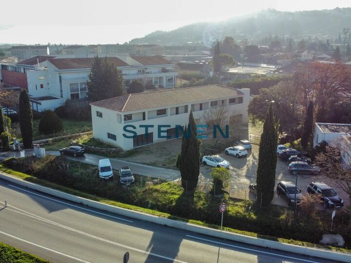 Location bureaux 250 m² divisibles à partir de 63 m²