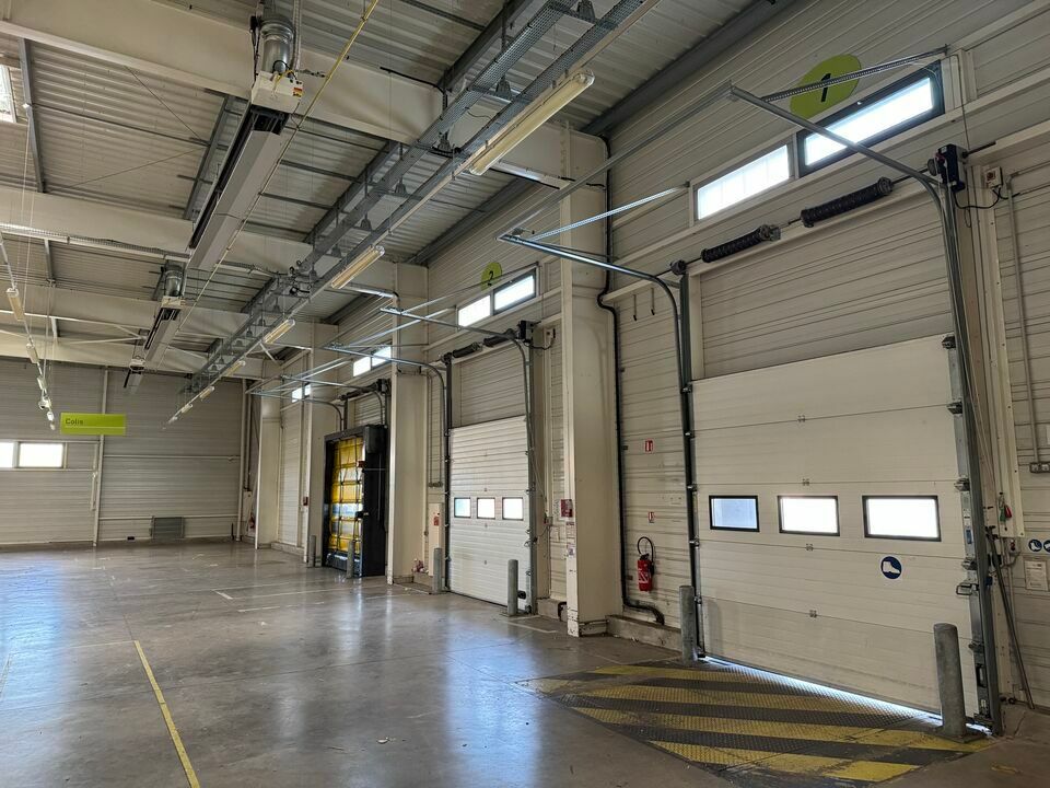 Location local d''activites 1670 m² non divisibles
