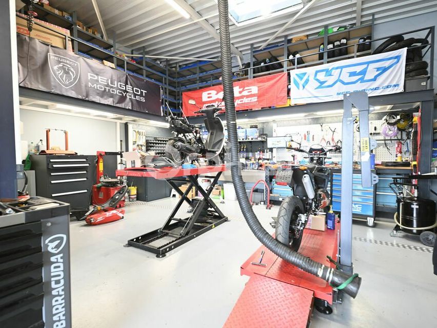 LOCAL COMMERCIAL A LOUER - 169 m² - CHATENOY EN BRESSE