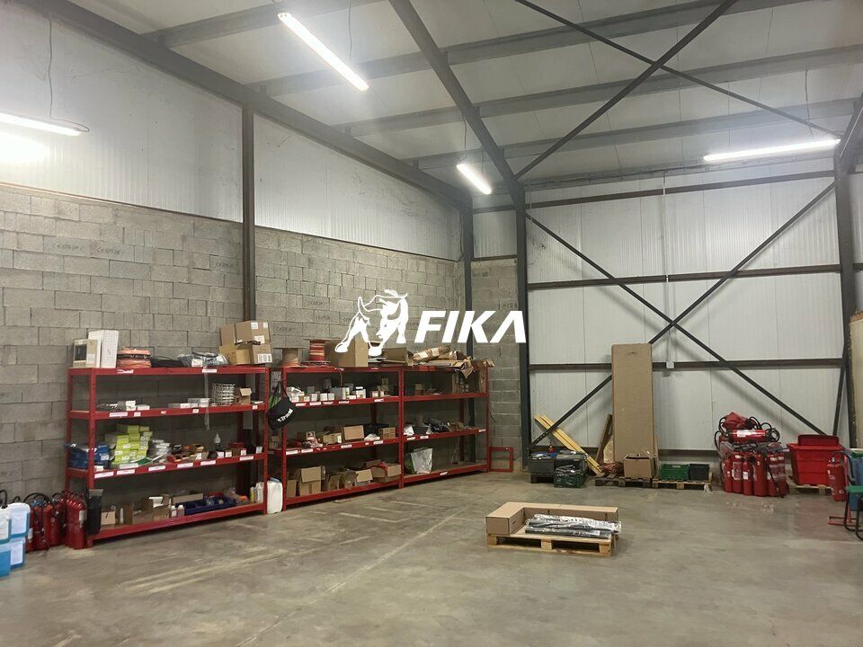 A LOUER LOCAL D'ACTIVITE 210 m² - (32600) L'ISLE JOURDAIN