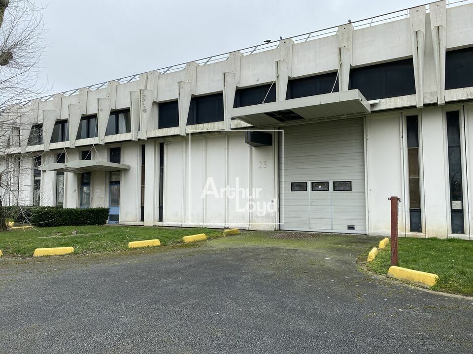 Location local d''activites 849 m² non divisibles