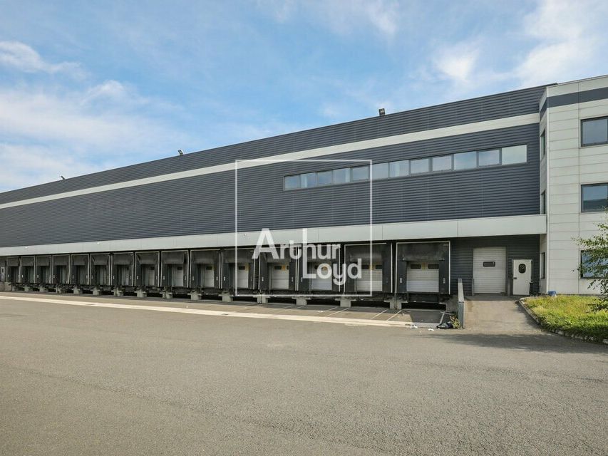 Location local d''activites 6897 m² non divisibles