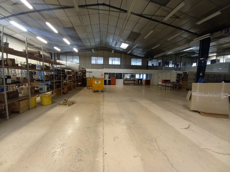 Location local d''activites 1812 m² non divisibles