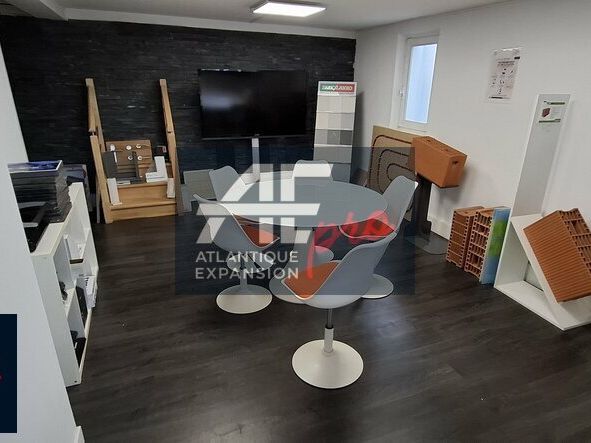 Local Commercial vitrines en angle de rue Saint-Nazaire à Louer par Atlantique Expansion Pro
