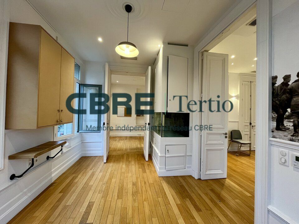 Location local professionnel 82 m² non divisibles